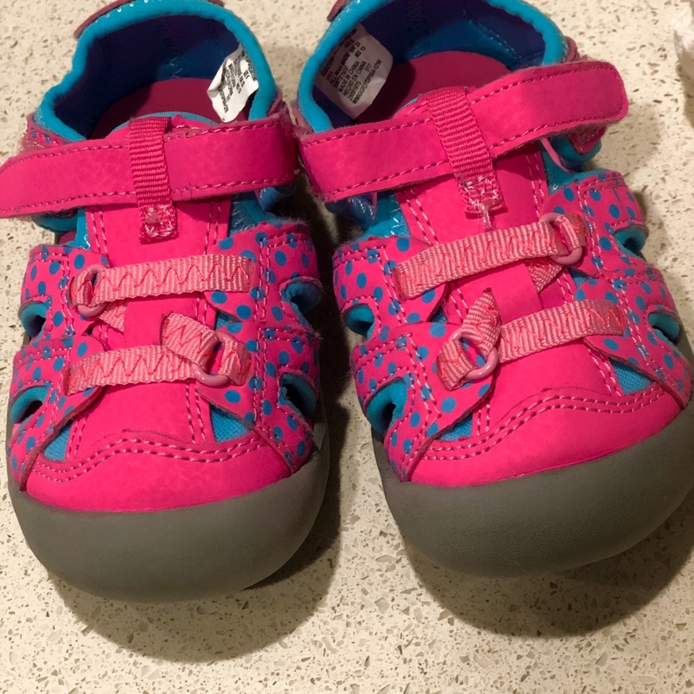 Toddler tennis shoes